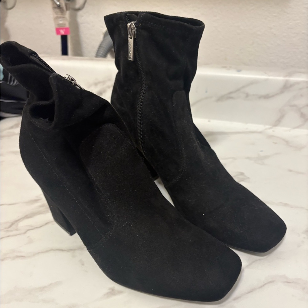 Elegant Black Ankle Boots